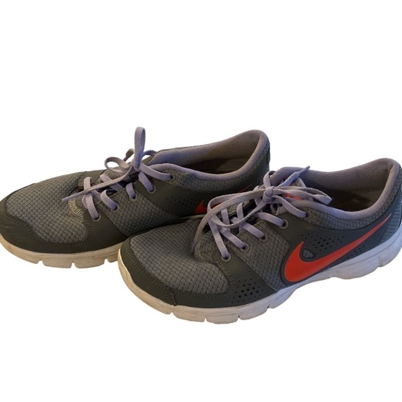 Nike womens running shoe - Picture 1 of 7
